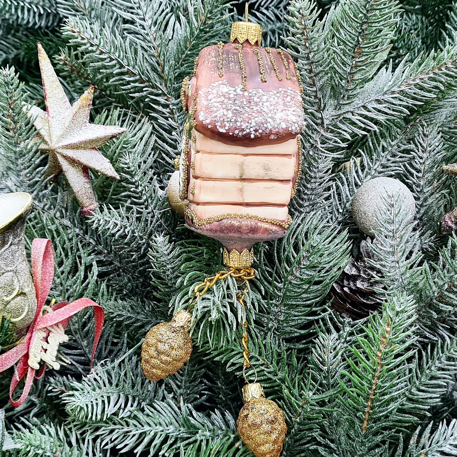 фото Стеклянная елочная игрушка Часы с кукушкой винтаж