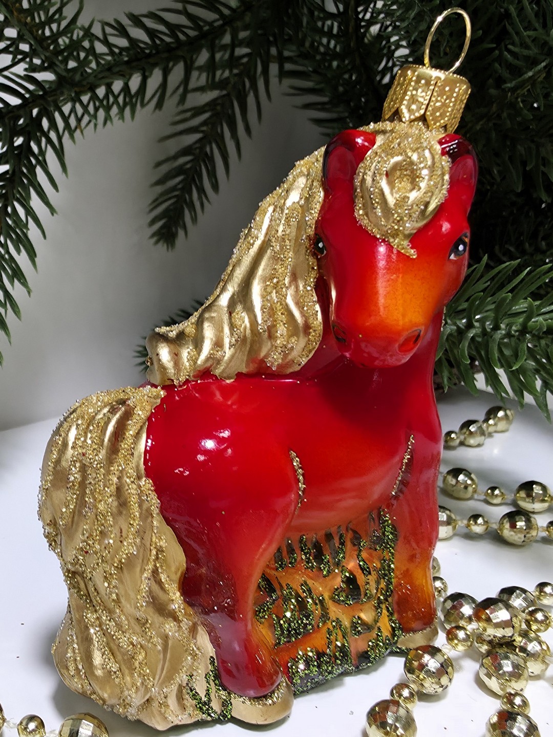 фото Стеклянная елочная игрушка Лошадка смотрит в бок