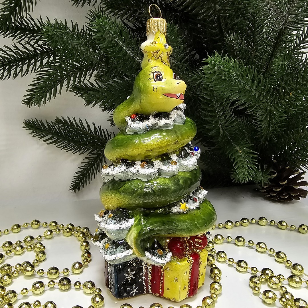 фото Стеклянная елочная игрушка Змея на елке