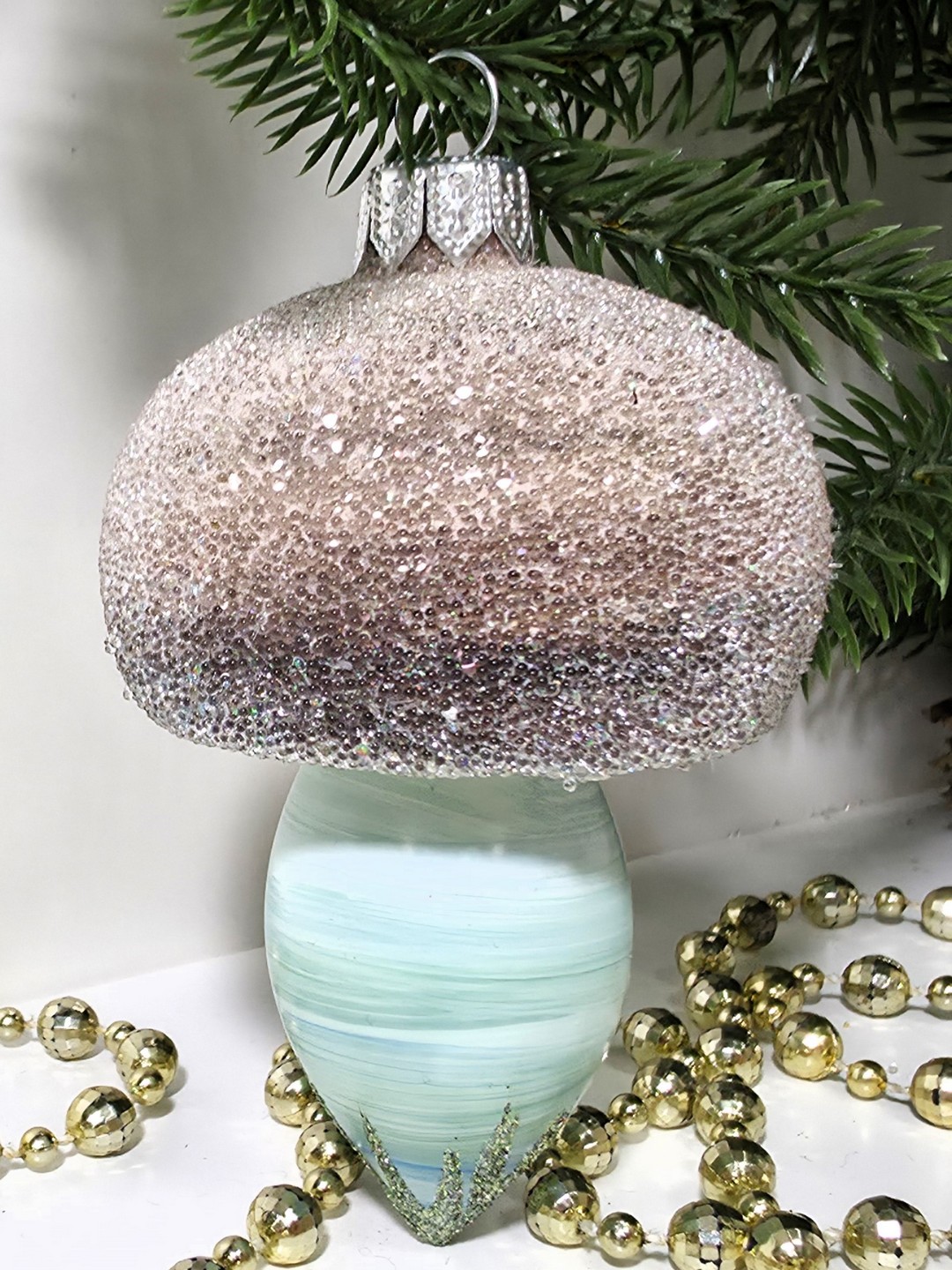 фото Стеклянная елочная игрушка Грибочек