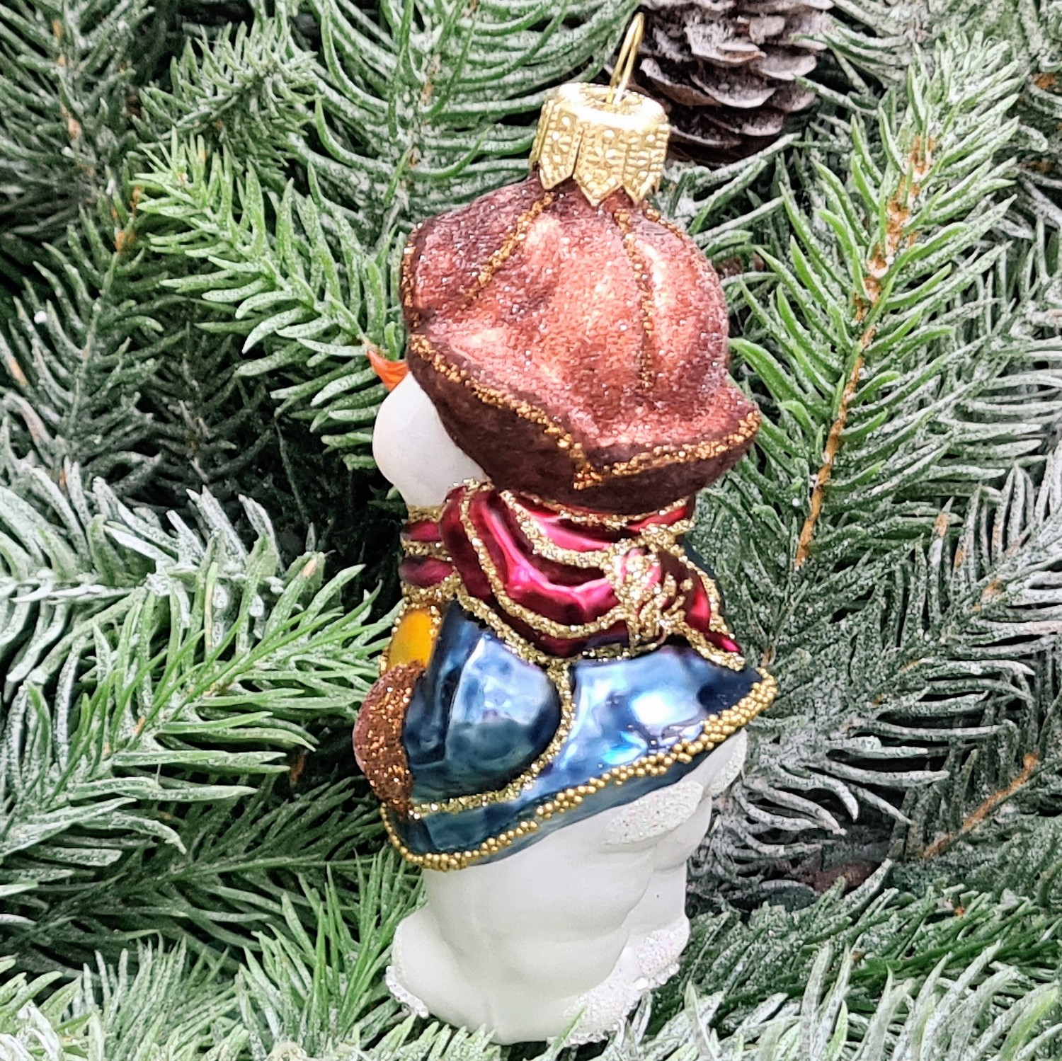 фото Стеклянная елочная игрушка Снеговик с колокольчиком крем