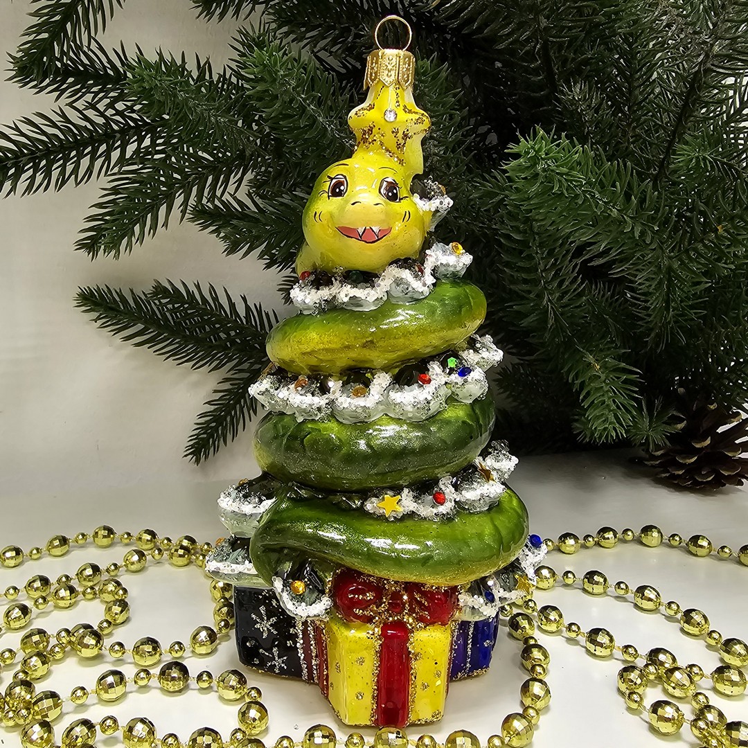 фото Стеклянная елочная игрушка Змея на елке