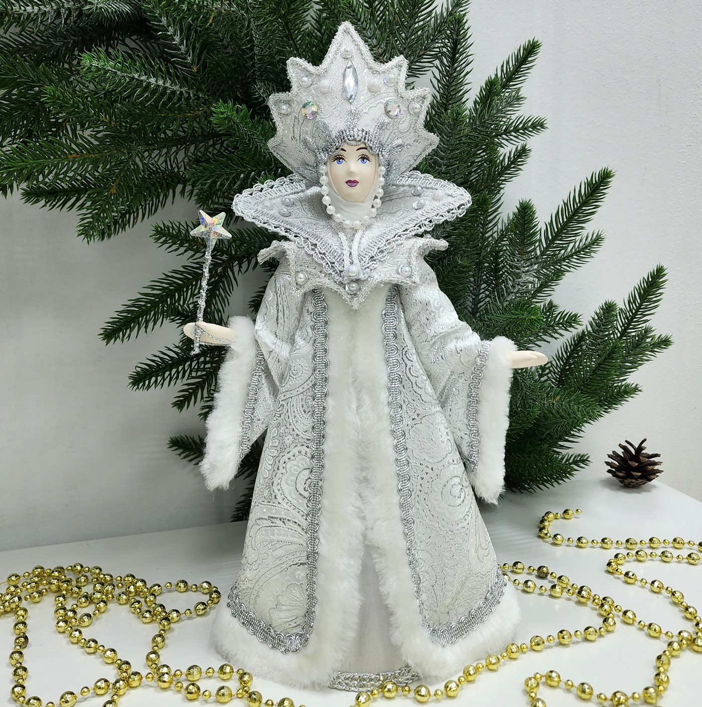 фото Кукла Снежная королева под елку 31 см