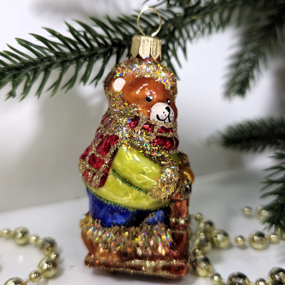 фото Стеклянная елочная игрушка Мишка на самокате