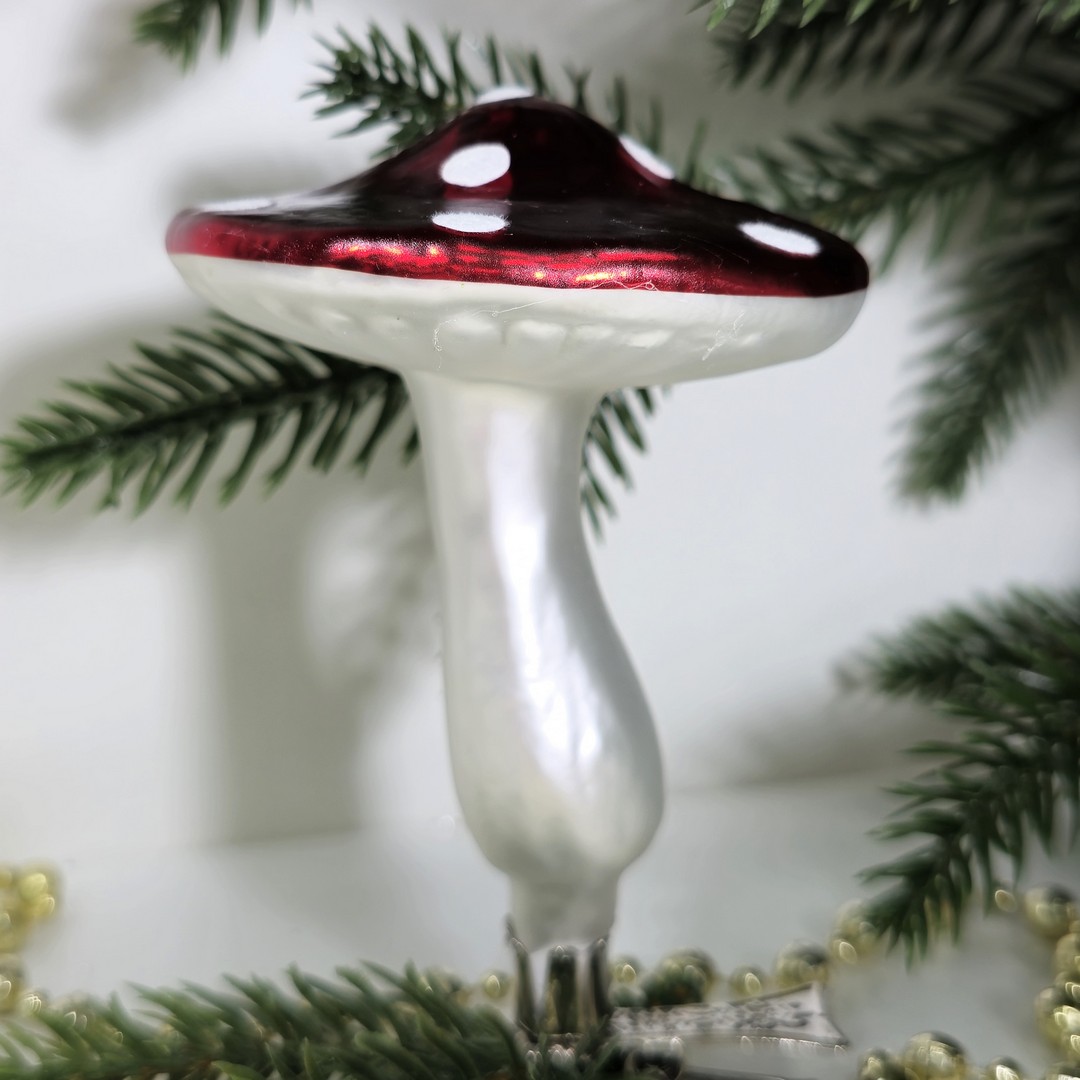 фото Стеклянная елочная игрушка Грибочек