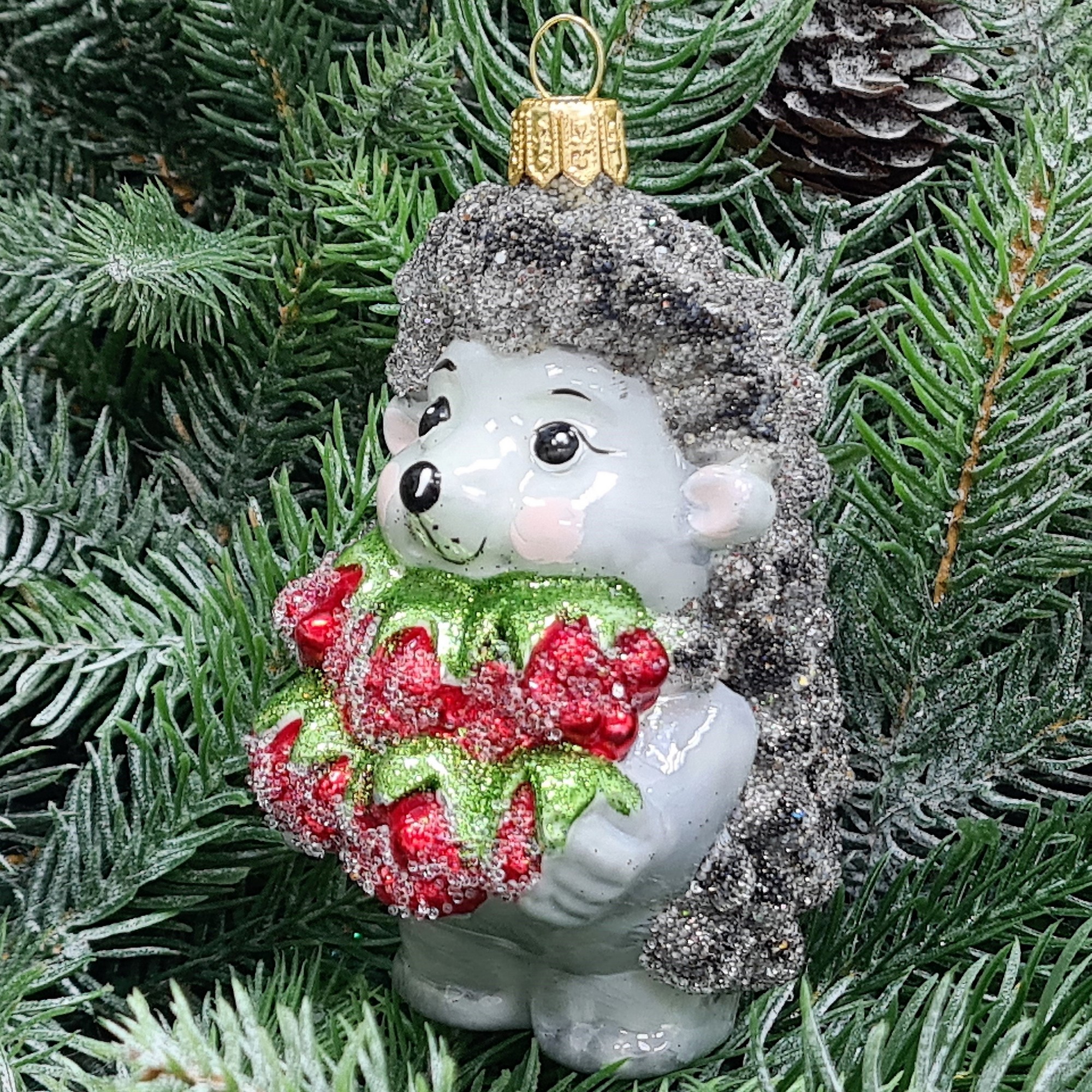 фото Стеклянная елочная игрушка Ежик с малиной