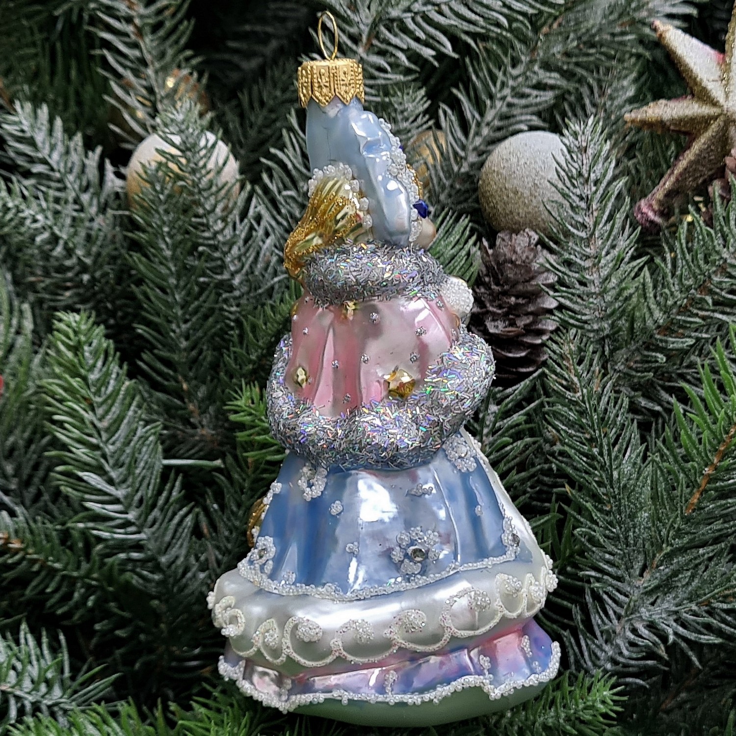 фото Стеклянная елочная игрушка Снегурочка с птичкой