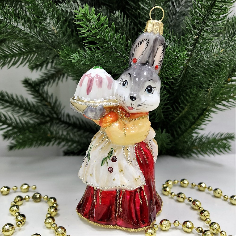 фото Стеклянная елочная игрушка Зайчиха с тортом