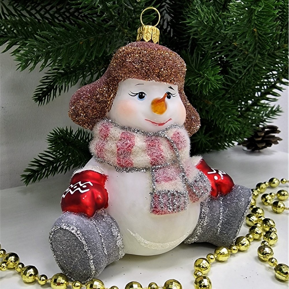 фото Стеклянная елочная игрушка Снеговик в валенках