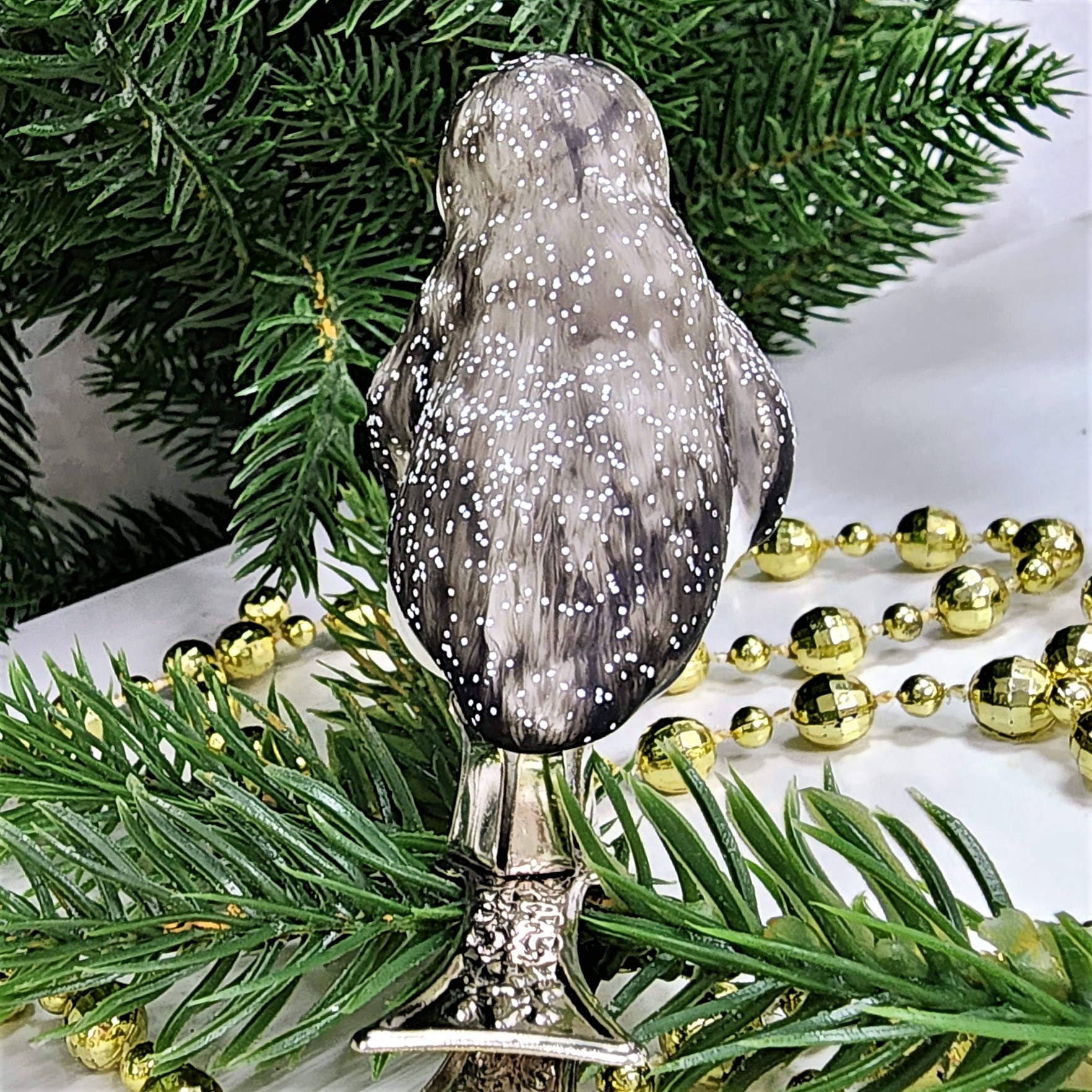 фото Стеклянная елочная игрушка Пингвин на прищепке