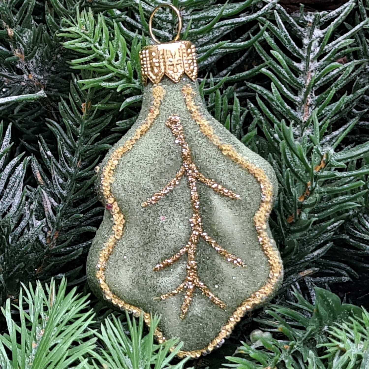 фото Стеклянная елочная игрушка Дубовый листок