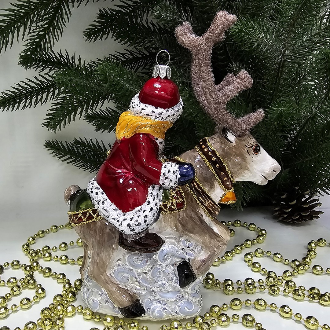 фото Стеклянная елочная игрушка Герда на олене