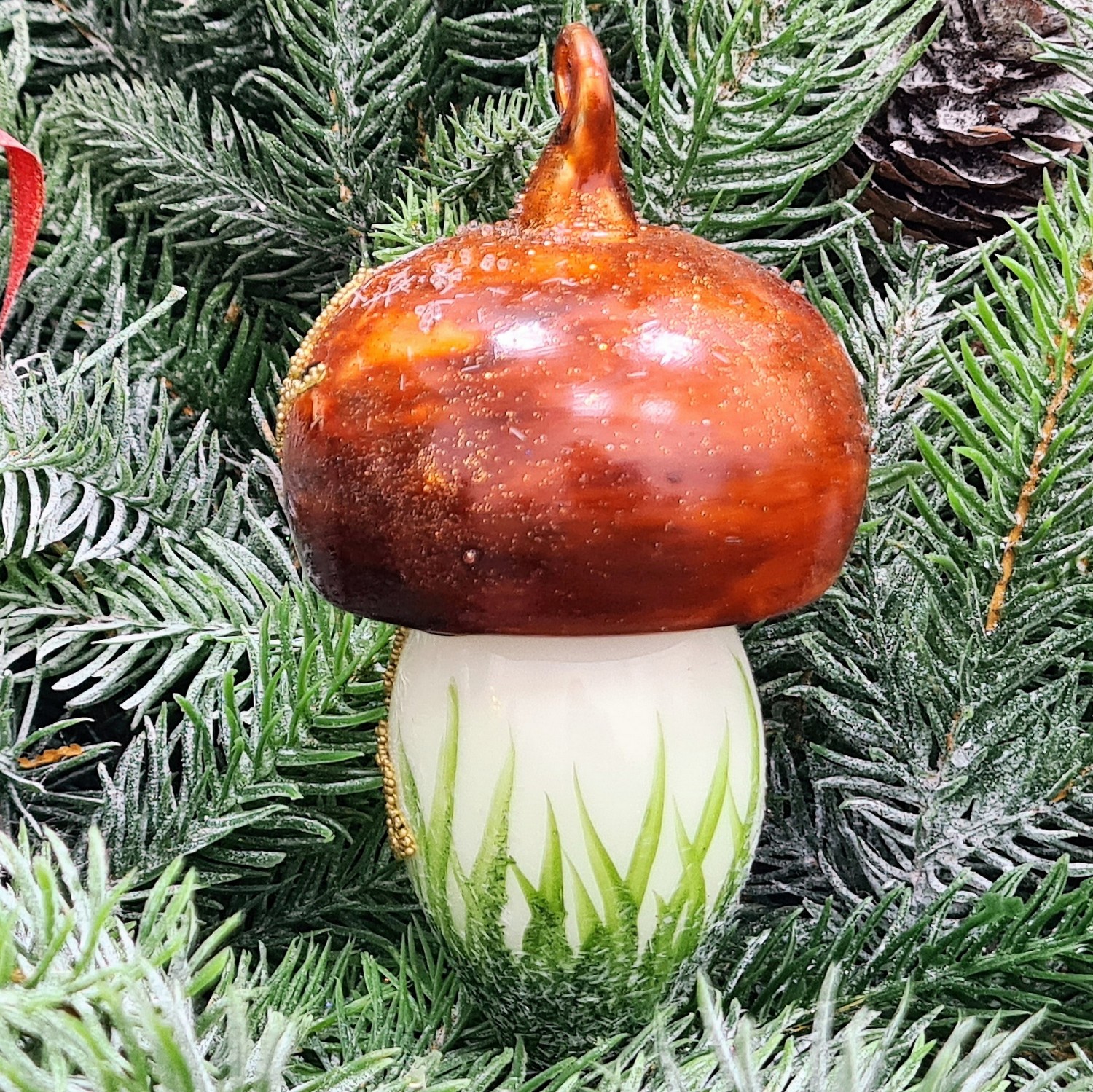 фото Стеклянная елочная игрушка Грибочек