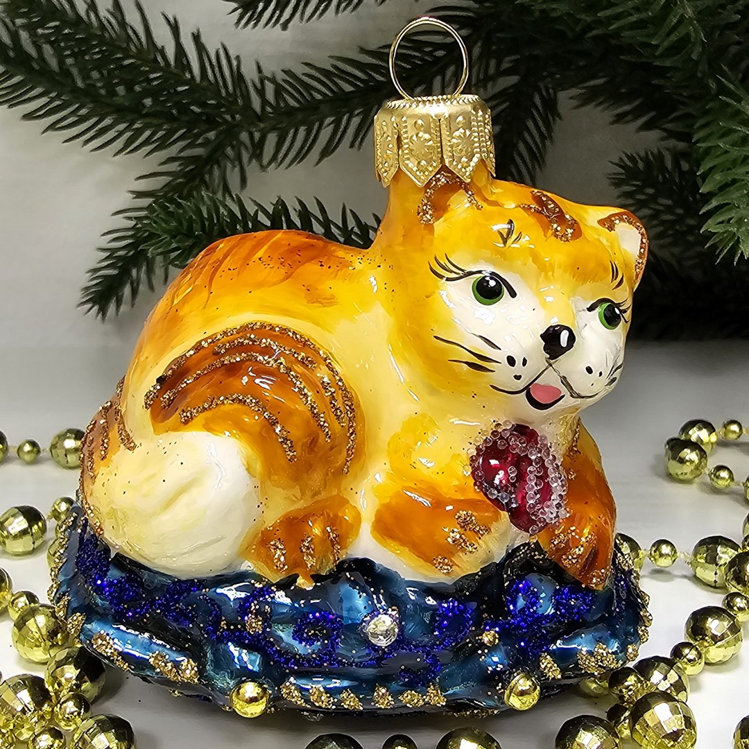 фото Стеклянная елочная игрушка Котик на подушке