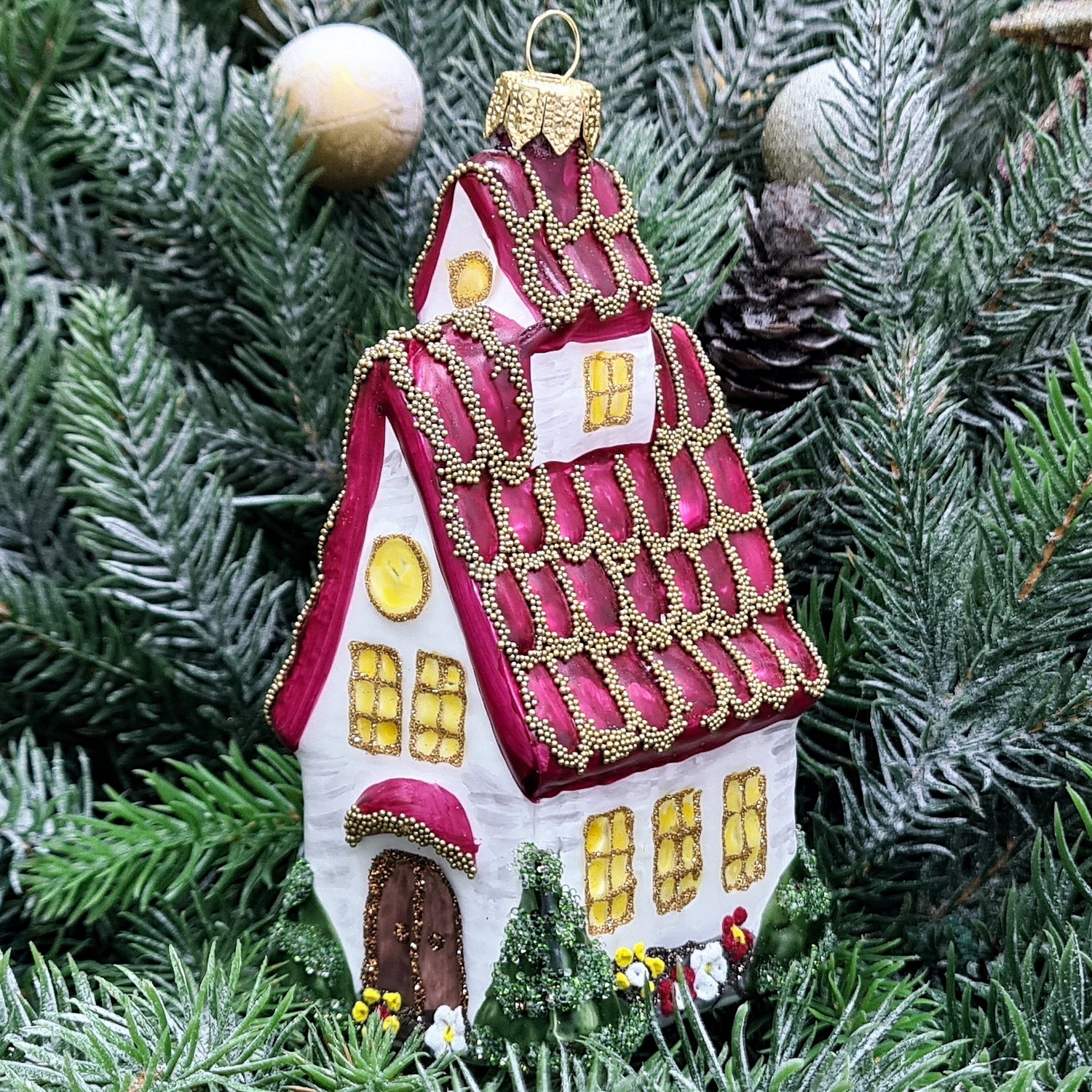 фото Стеклянная елочная игрушка Домик с острой крышей винтаж