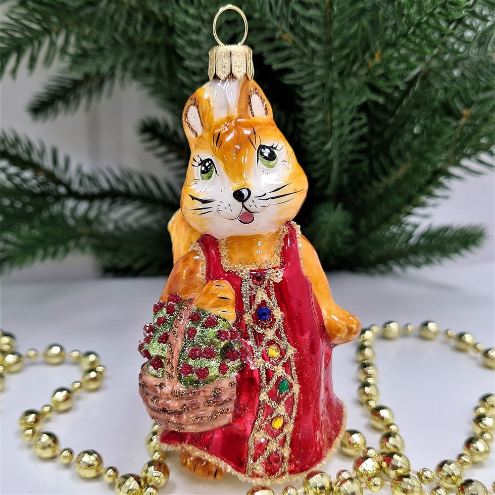 фото Стеклянная елочная игрушка Белочка с корзинкой