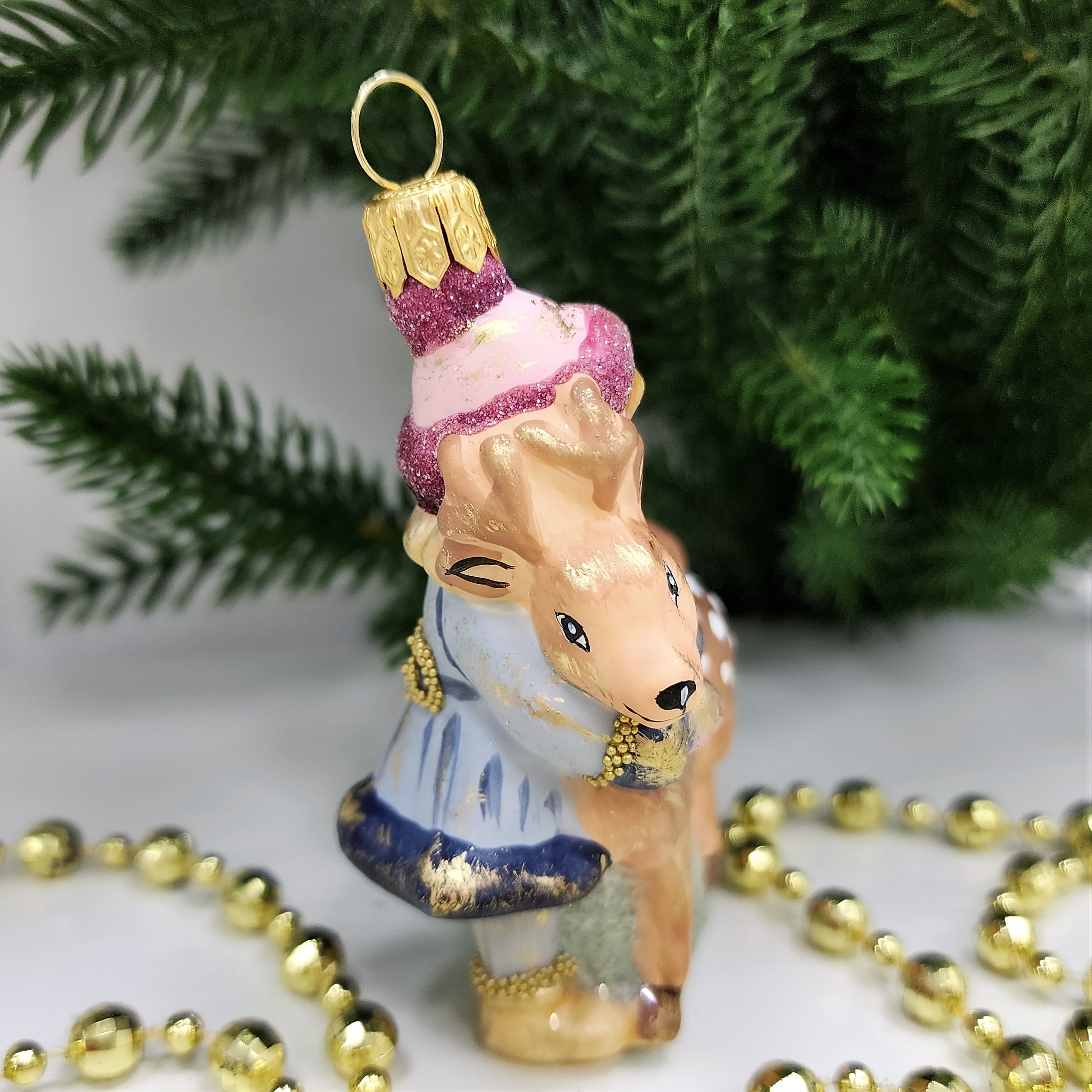 фото Стеклянная елочная игрушка Девочка с олененком