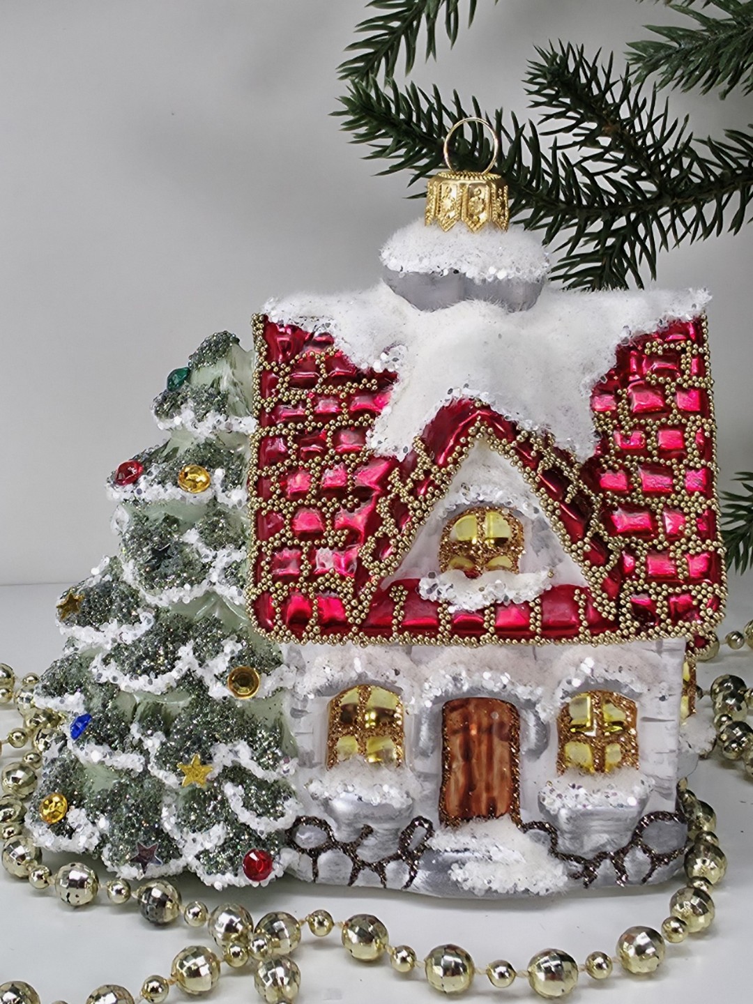 фото Стеклянная елочная игрушка Домик с ёлкой