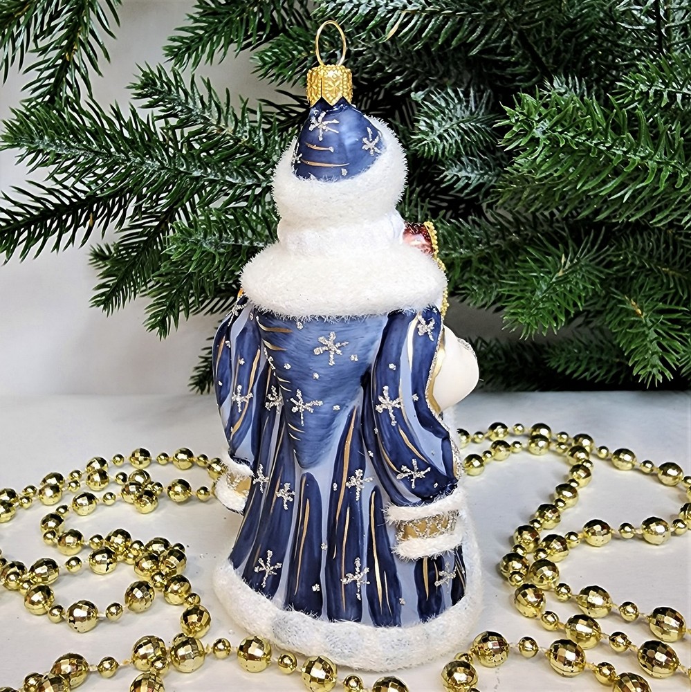 фото Стеклянная елочная игрушка Дед Мороз синий с белочкой
