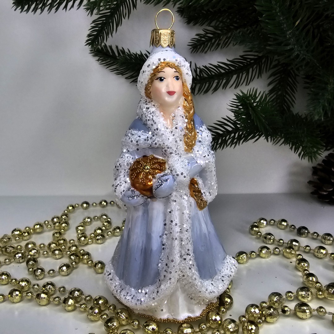 фото Стеклянная елочная игрушка Снегурочка со шкатулкой