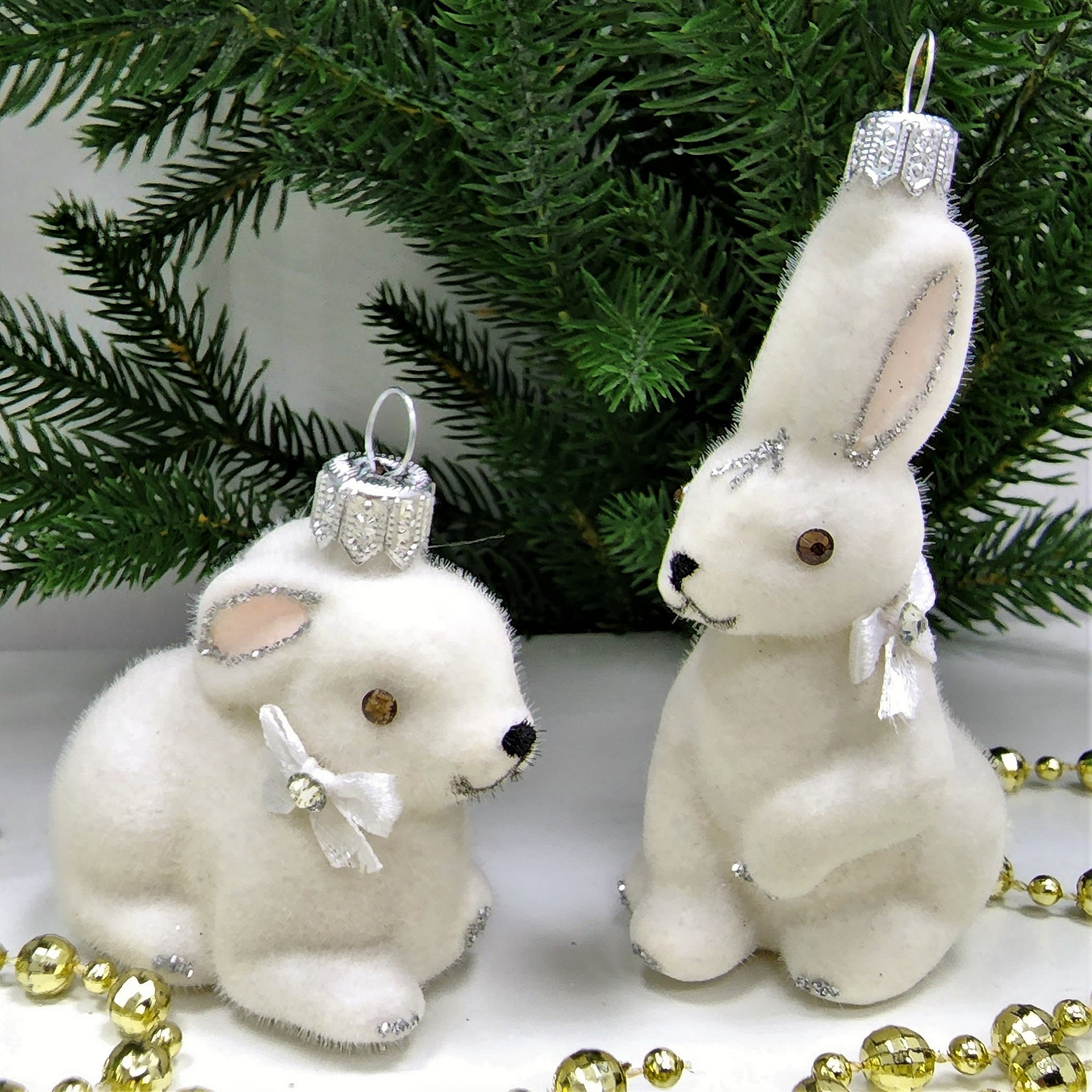 фото Набор ёлочных игрушек Два зайчика флок белые