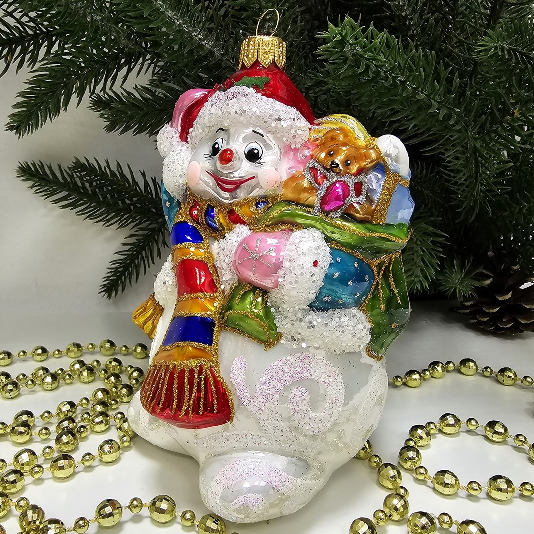 фото Стеклянная елочная игрушка Снеговик с подарками