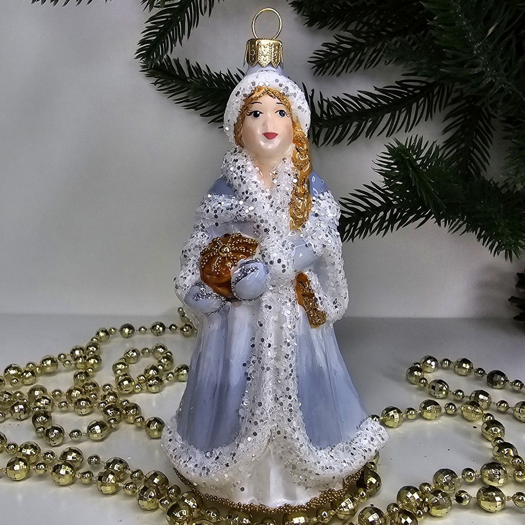 фото Стеклянная елочная игрушка Снегурочка со шкатулкой