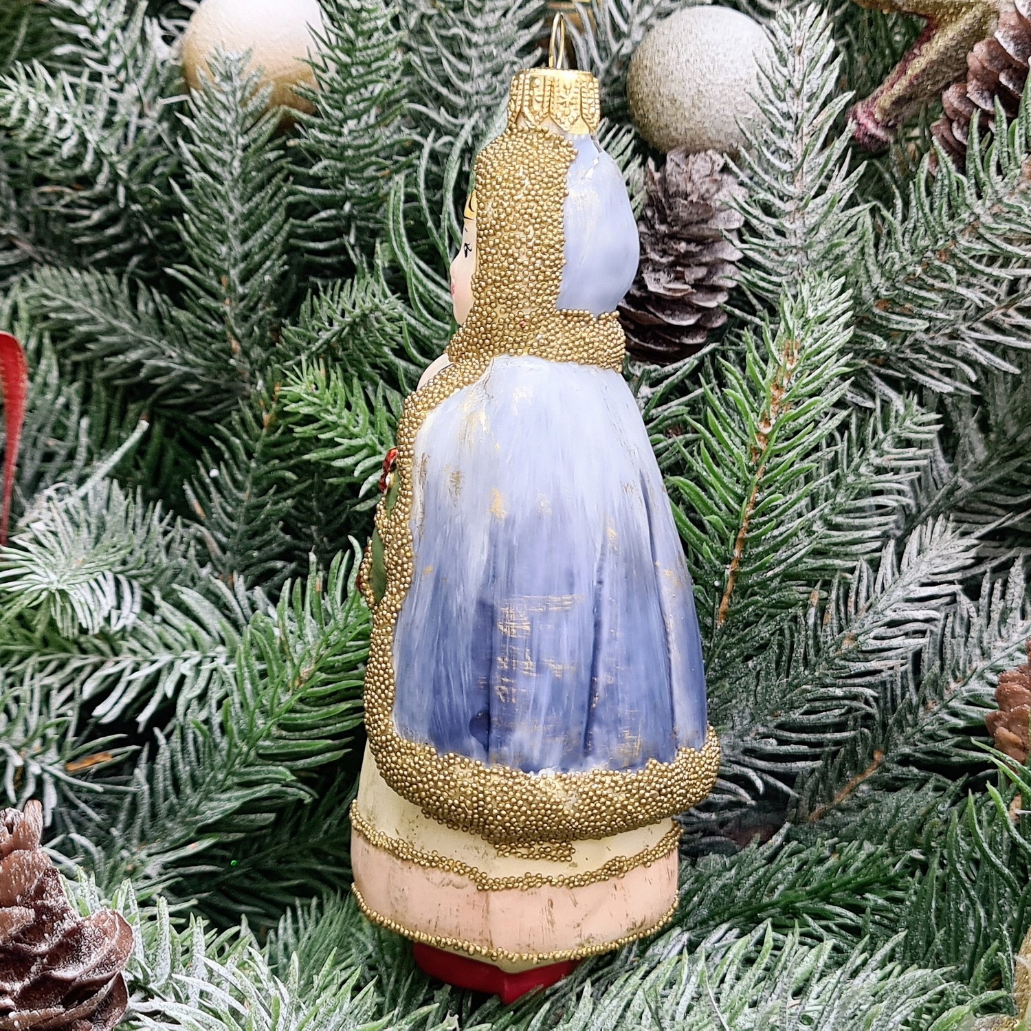 фото Стеклянная елочная игрушка Девочка с веночком винтаж