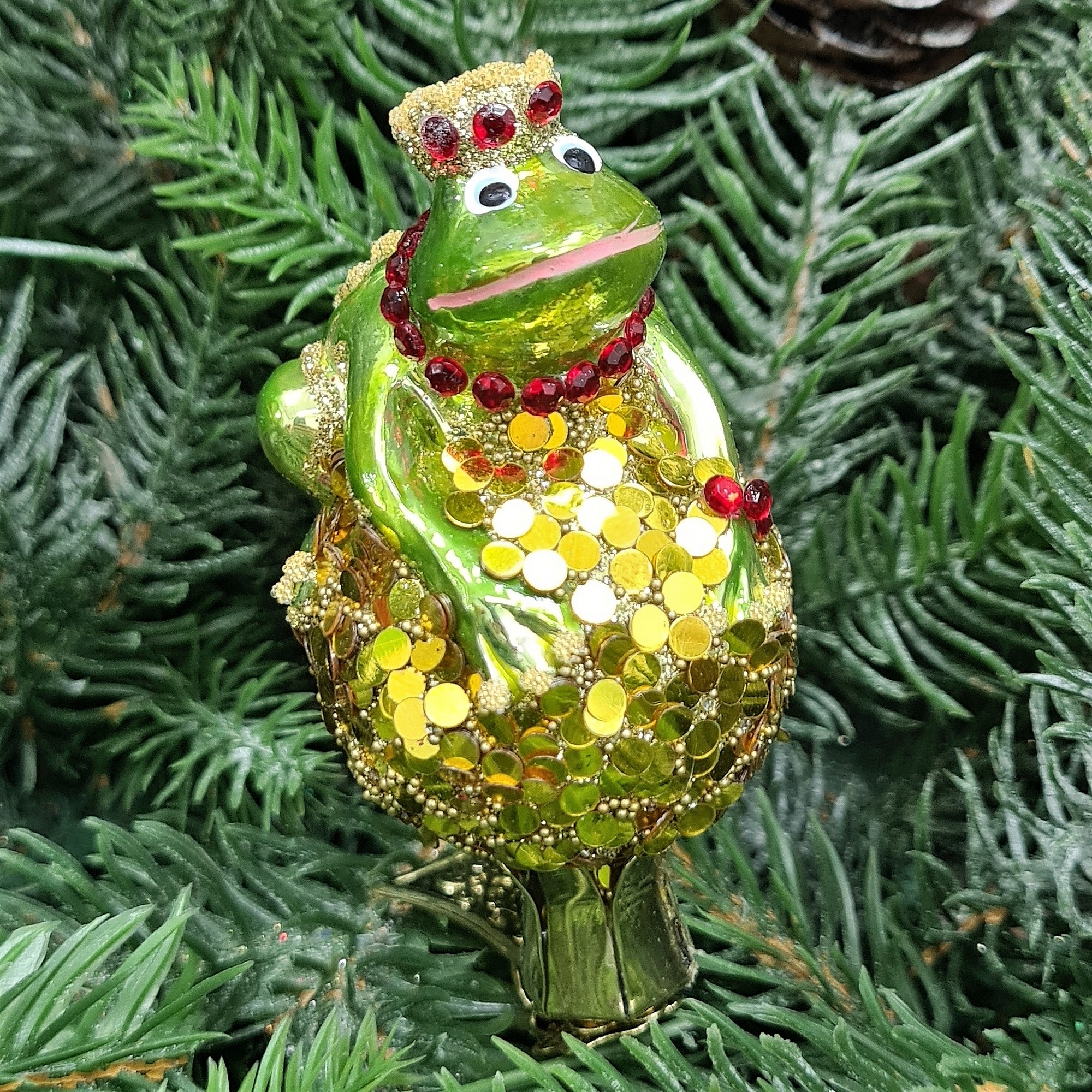 фото Стеклянная елочная игрушка Царевна лягушка на монетках