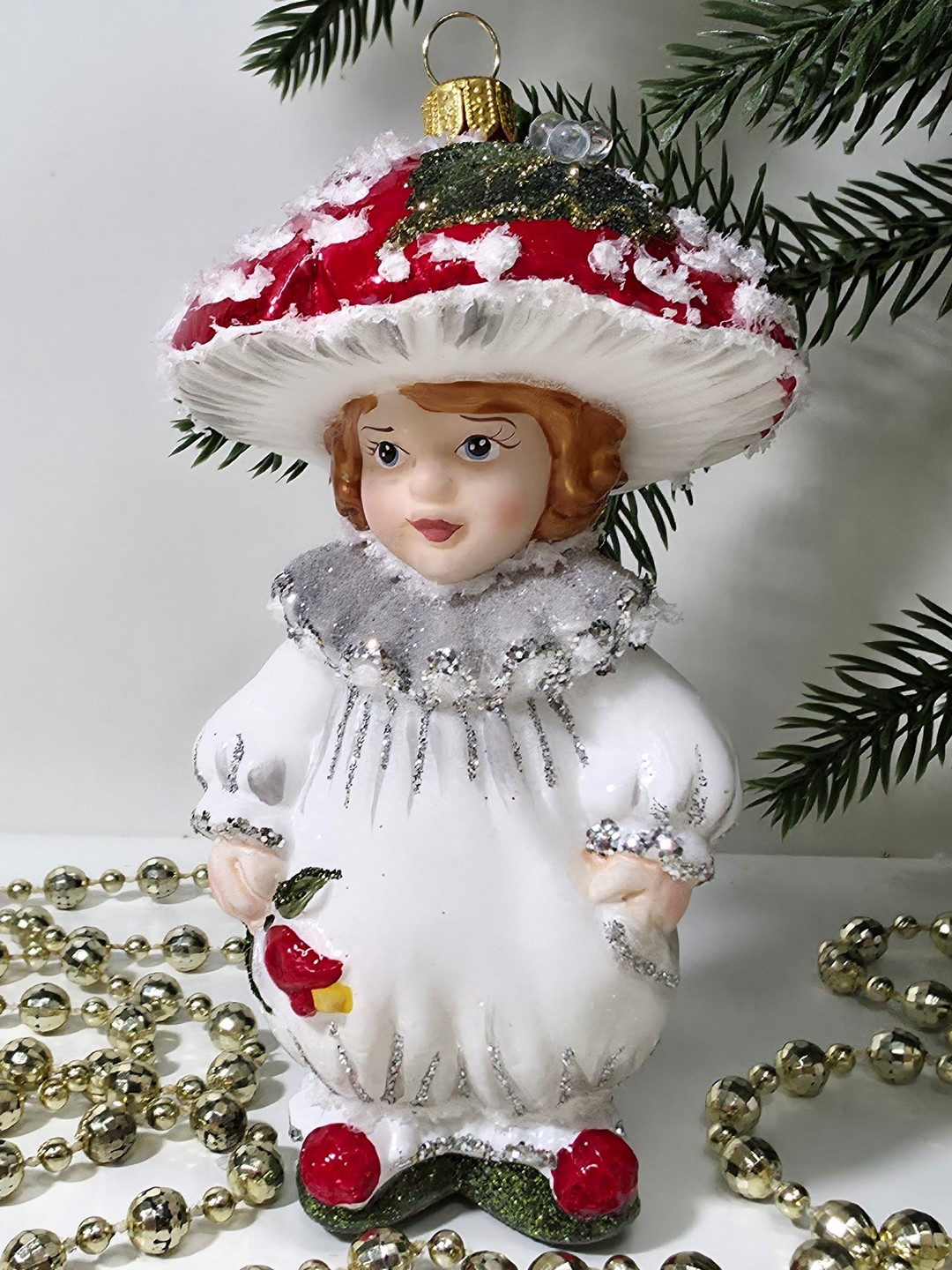 фото Стеклянная елочная игрушка Мальчик Грибочек мухомор