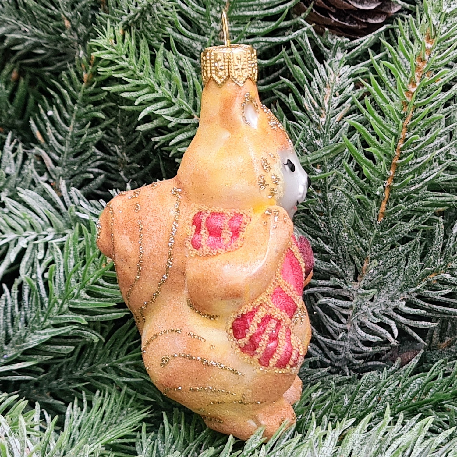 фото Стеклянная елочная игрушка Белочка с орехом сахар малая