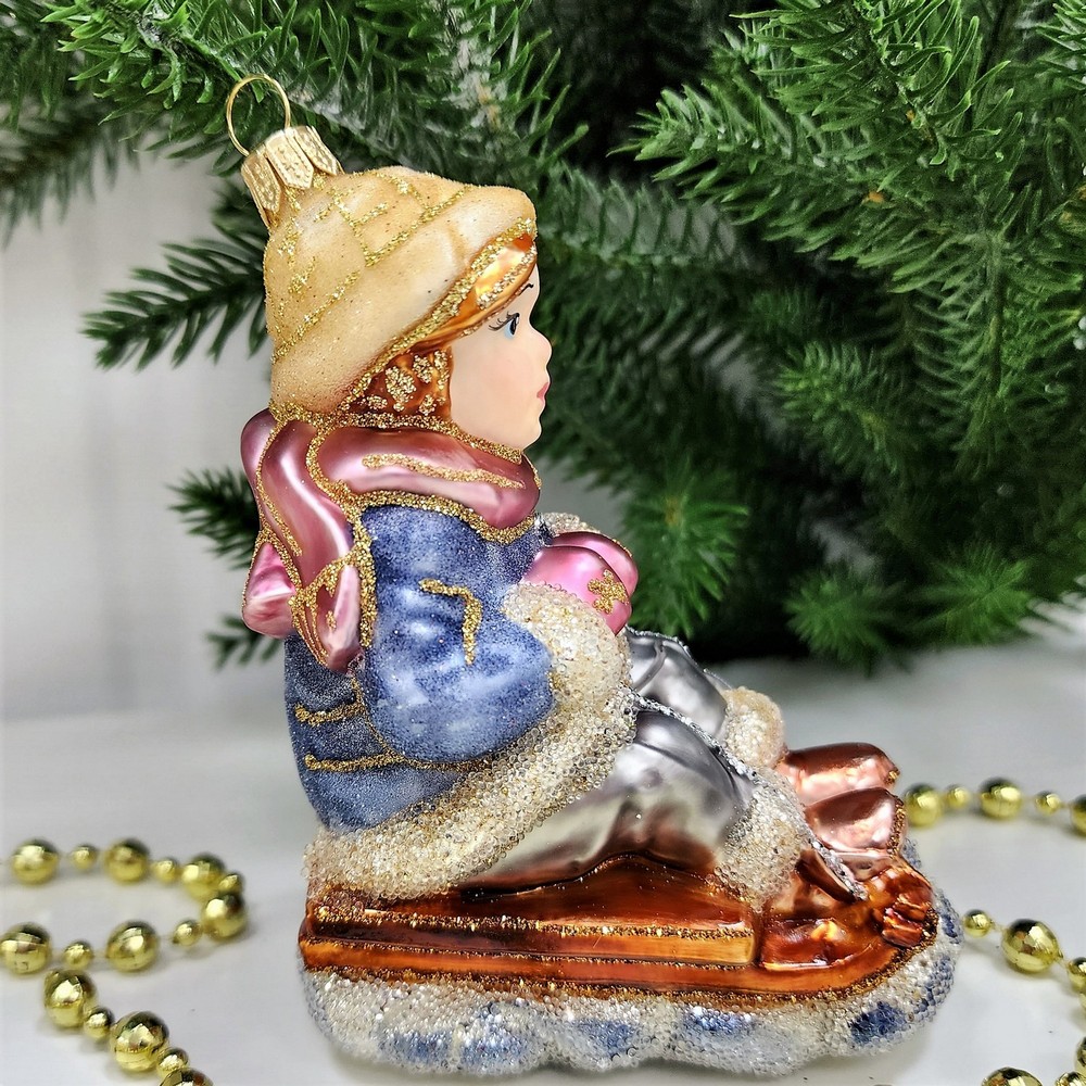 фото Стеклянная елочная игрушка Мальчик на санях сахар