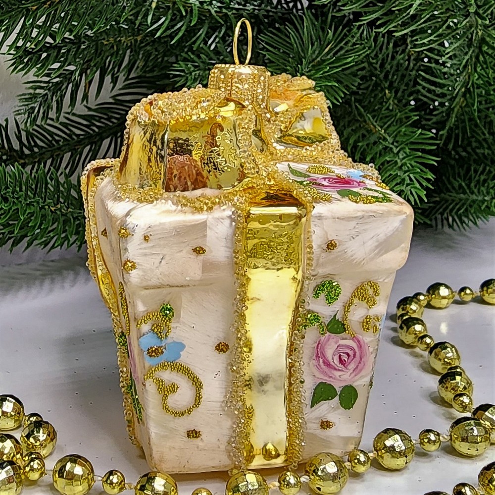 фото Стеклянная елочная игрушка Подарок версаль