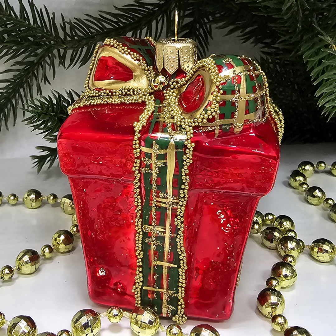 фото Стеклянная елочная игрушка Подарок