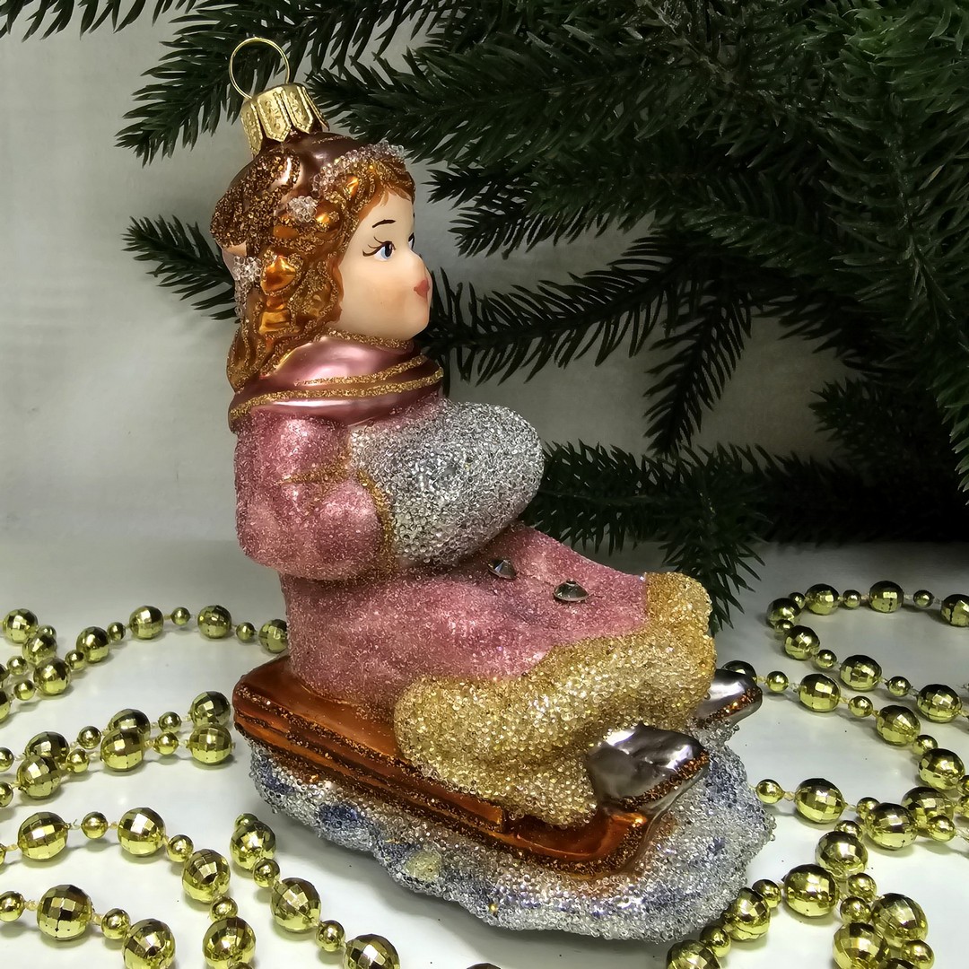 фото Стеклянная елочная игрушка Девочка на санях сахар