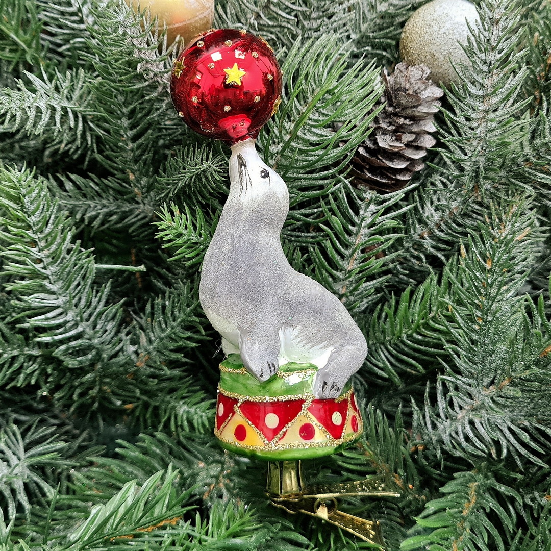 фото Стеклянная елочная игрушка Морской котик сахар