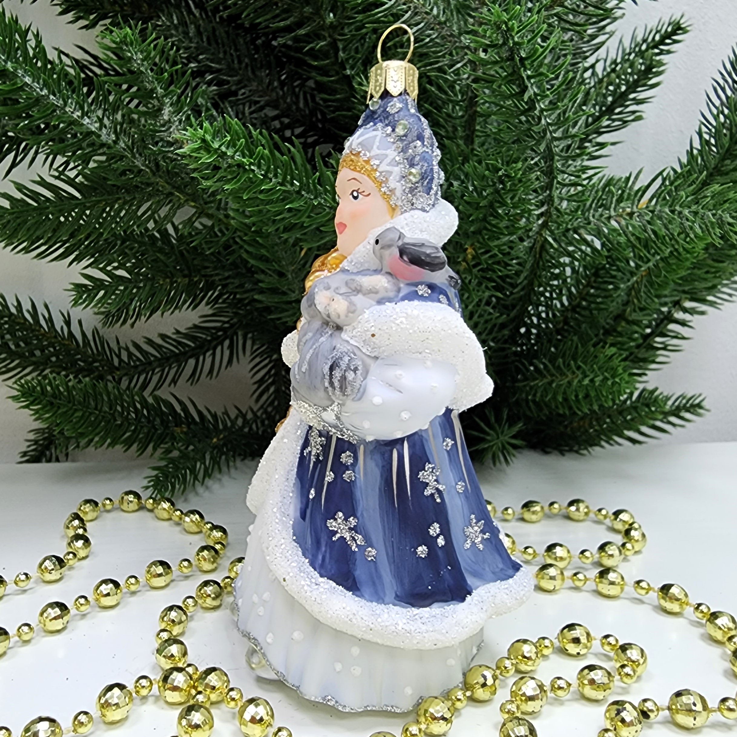 фото Стеклянная елочная игрушка Снегурочка с зайкой и птичкой