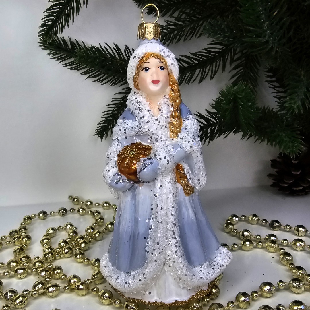 фото Стеклянная елочная игрушка Снегурочка со шкатулкой