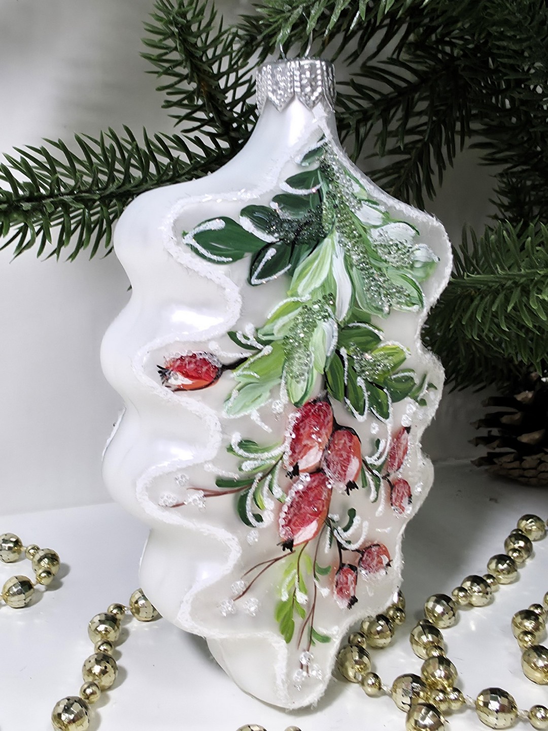 фото Стеклянная елочная игрушка Дубовый листок шиповник