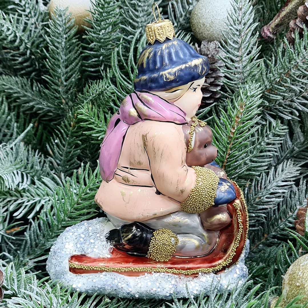 фото Стеклянная елочная игрушка Мальчик с мишкой на санях винтаж