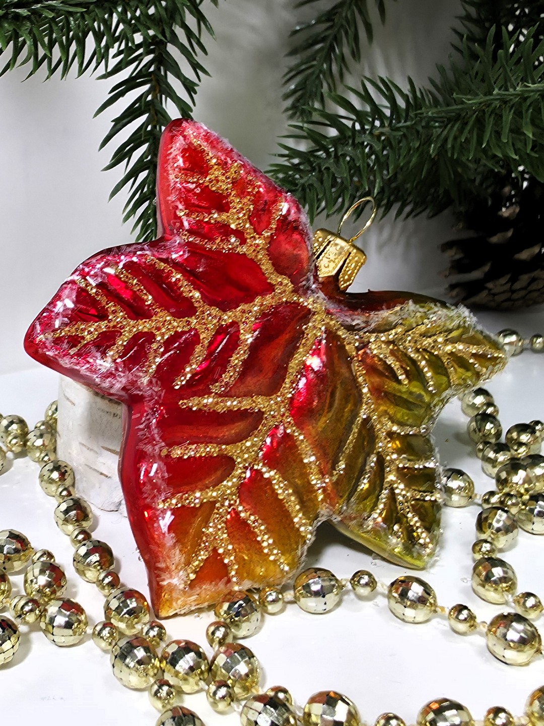 фото Стеклянная елочная игрушка Кленовый лист