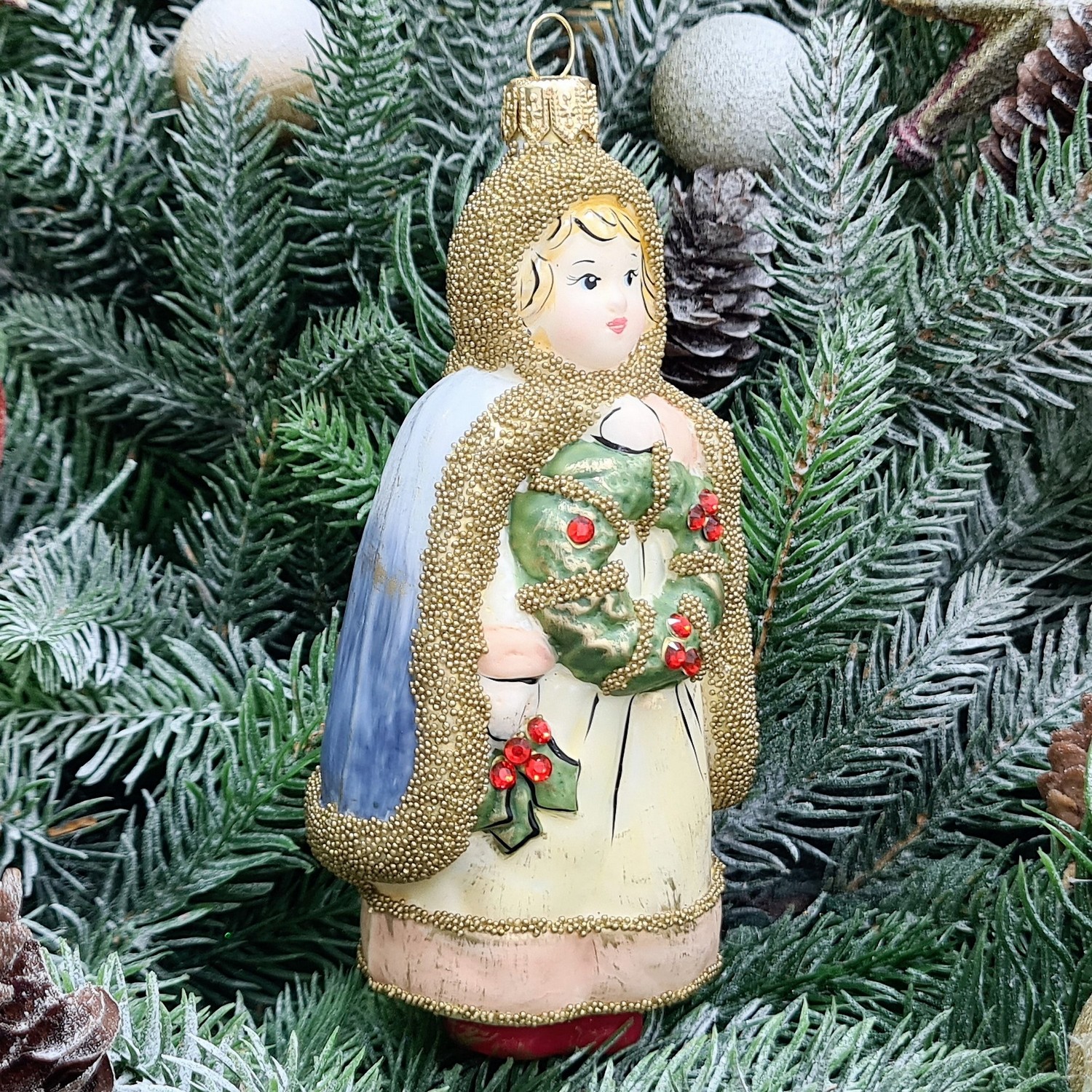 фото Стеклянная елочная игрушка Девочка с веночком винтаж