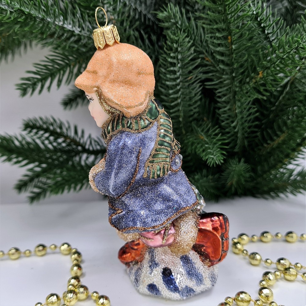 фото Стеклянная елочная игрушка Мальчик на коньках