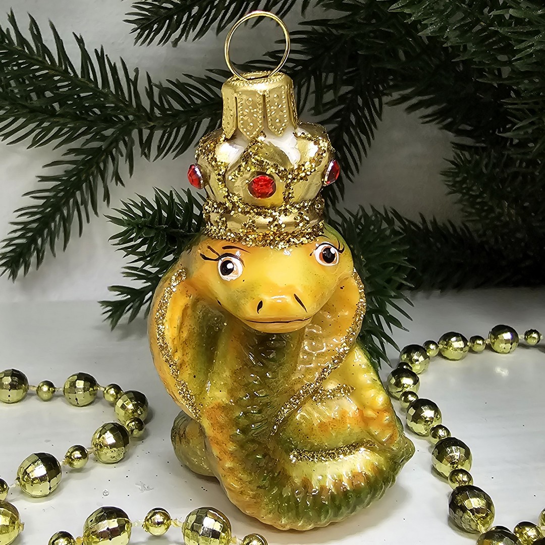 фото Стеклянная елочная игрушка Кобра в короне