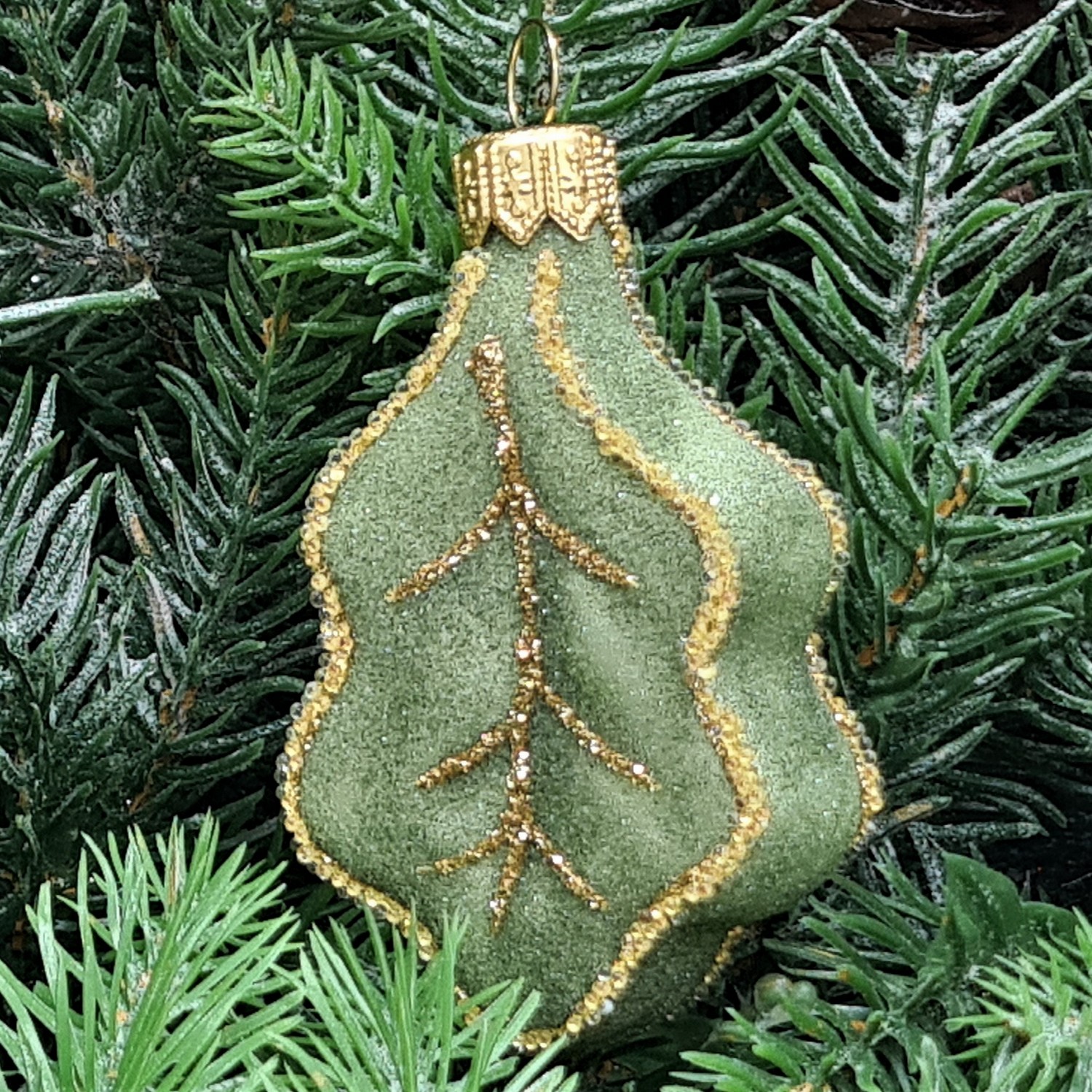 фото Стеклянная елочная игрушка Дубовый листок