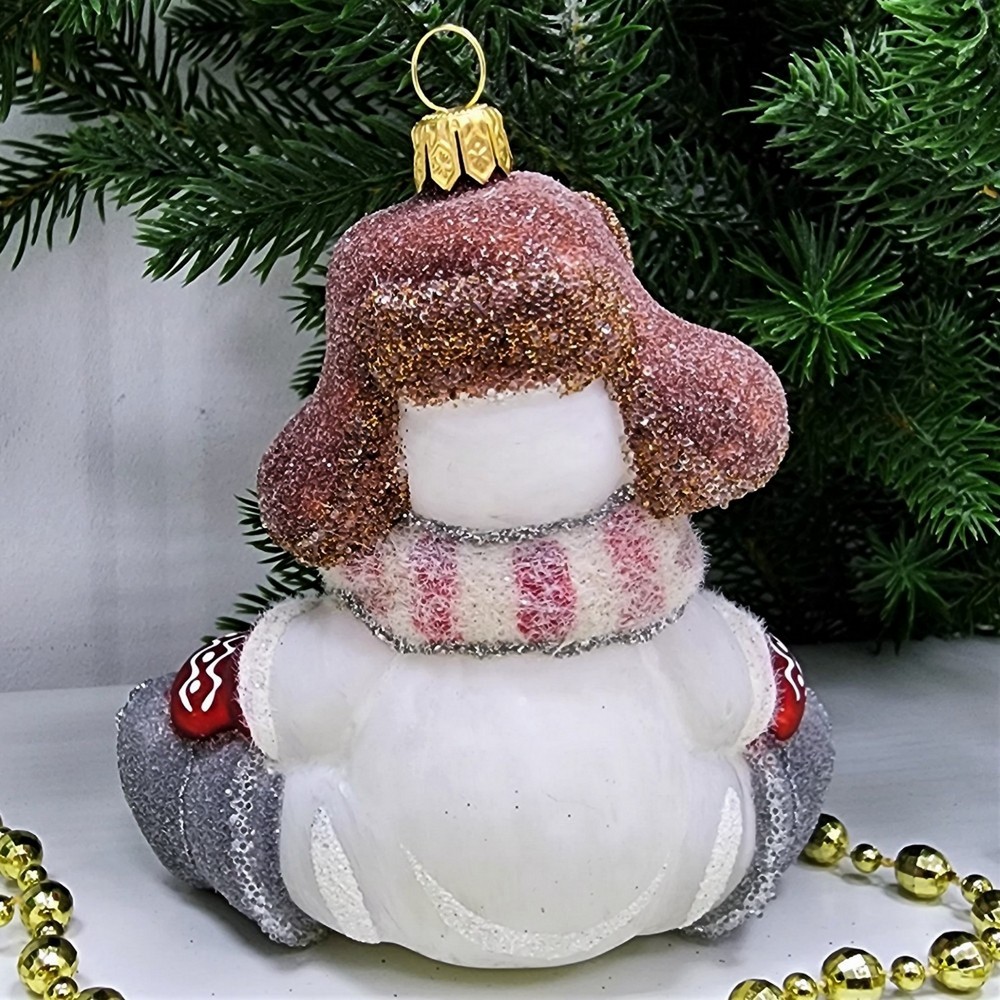 фото Стеклянная елочная игрушка Снеговик в валенках