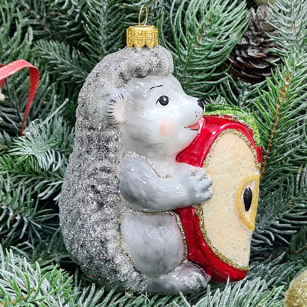 фото Стеклянная елочная игрушка Ежик с яблоком