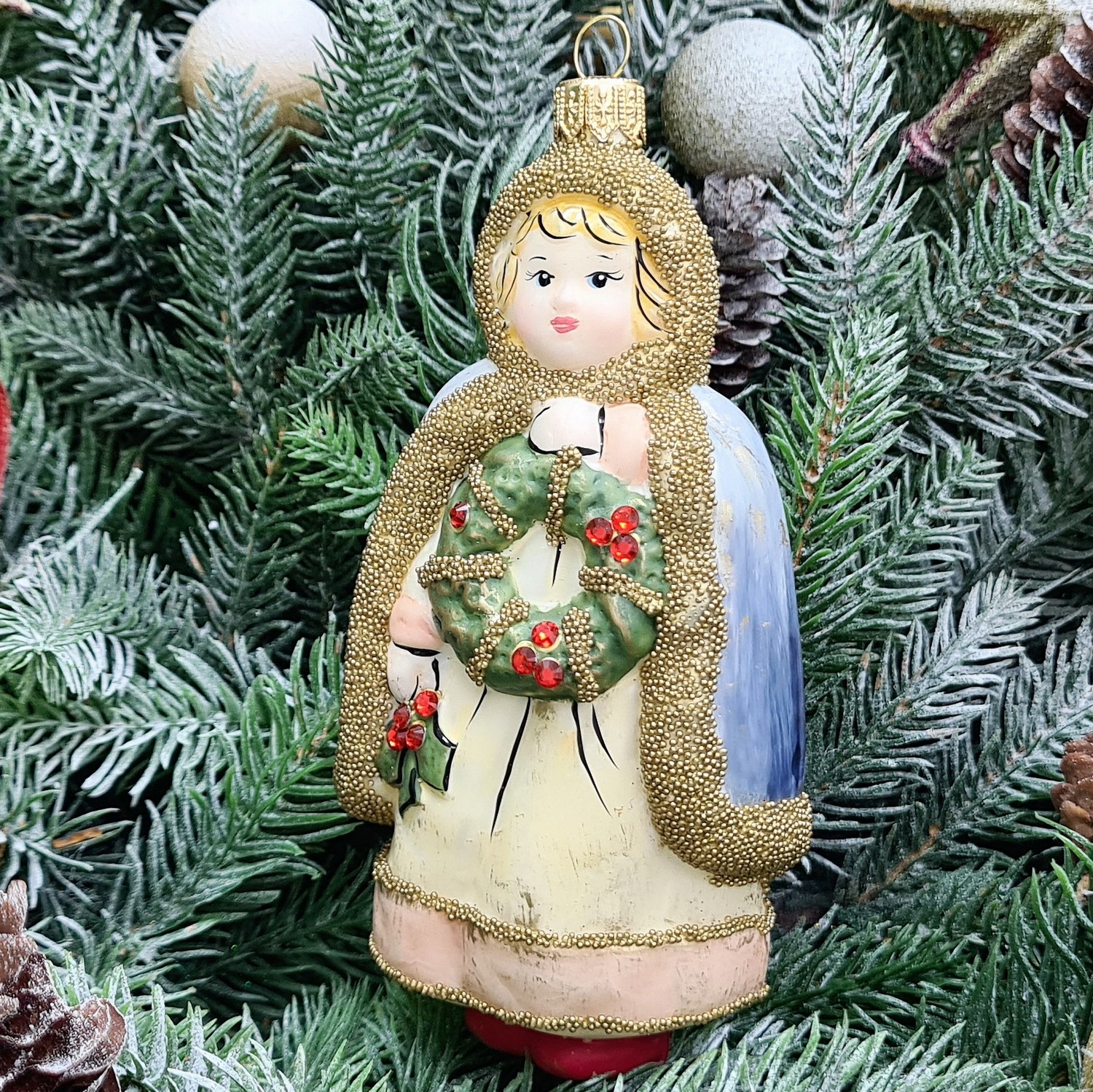 фото Стеклянная елочная игрушка Девочка с веночком винтаж