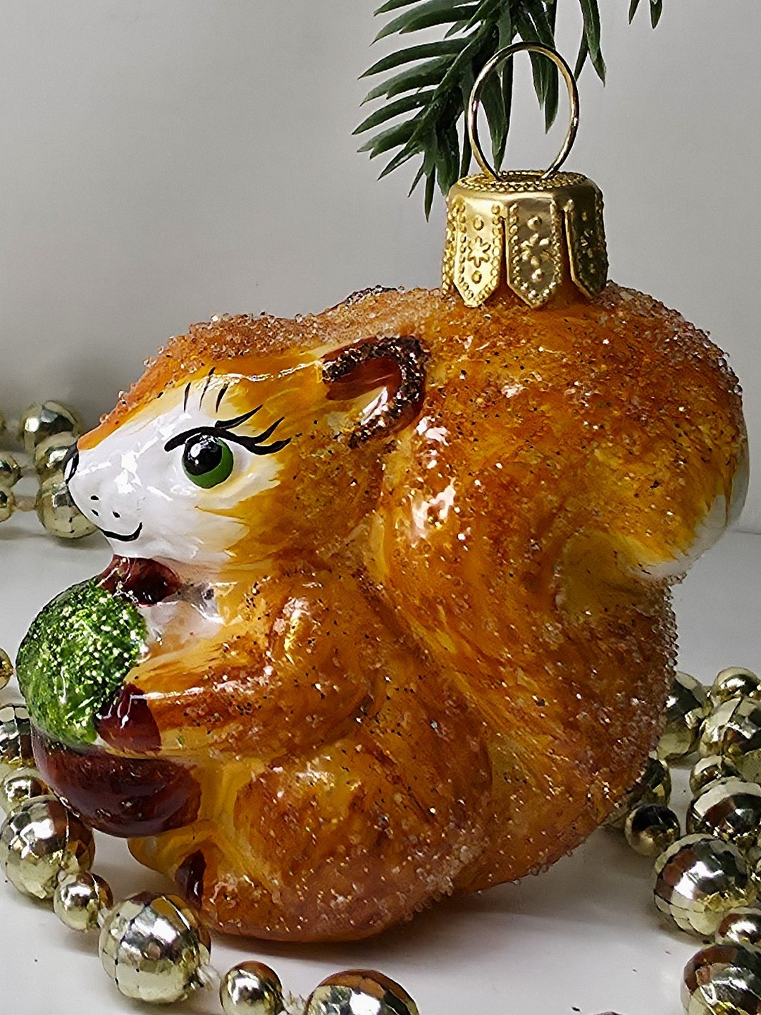 фото Стеклянная елочная игрушка Белочка с орешком сахар