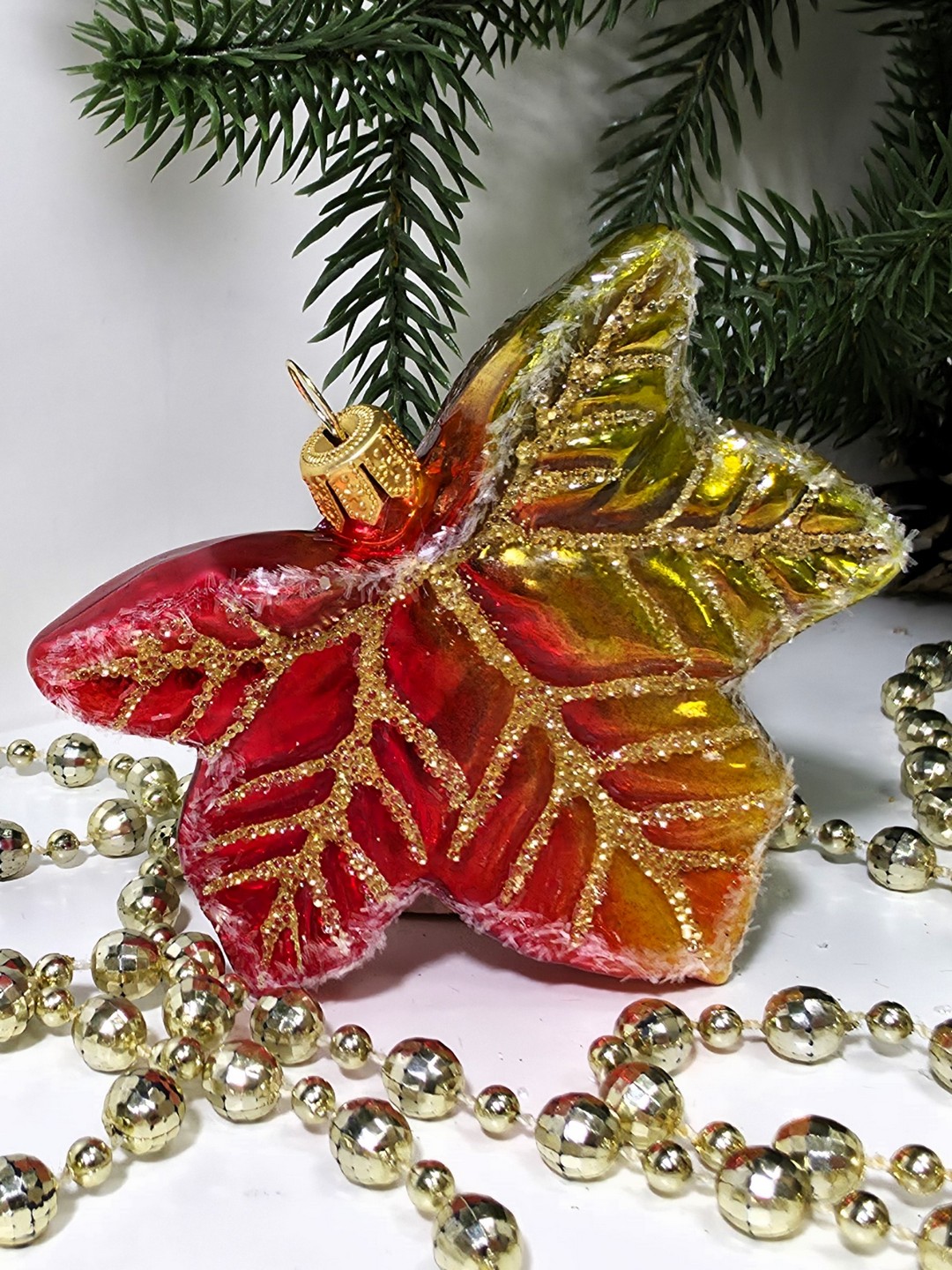 фото Стеклянная елочная игрушка Кленовый лист